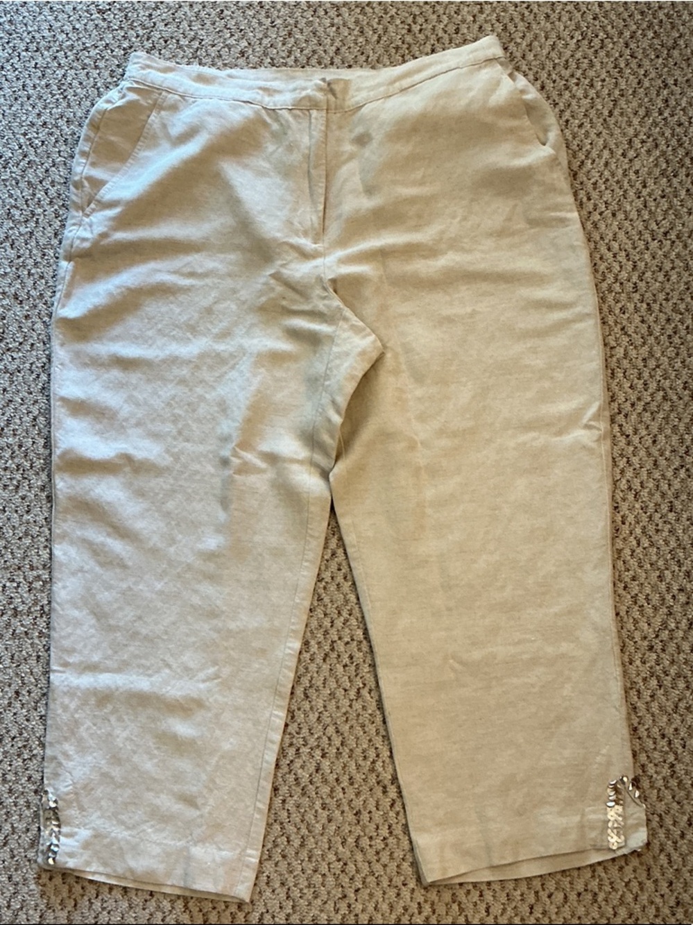 Ruby Rd. Beige Linen-Blend Crop Chinos. Size 10